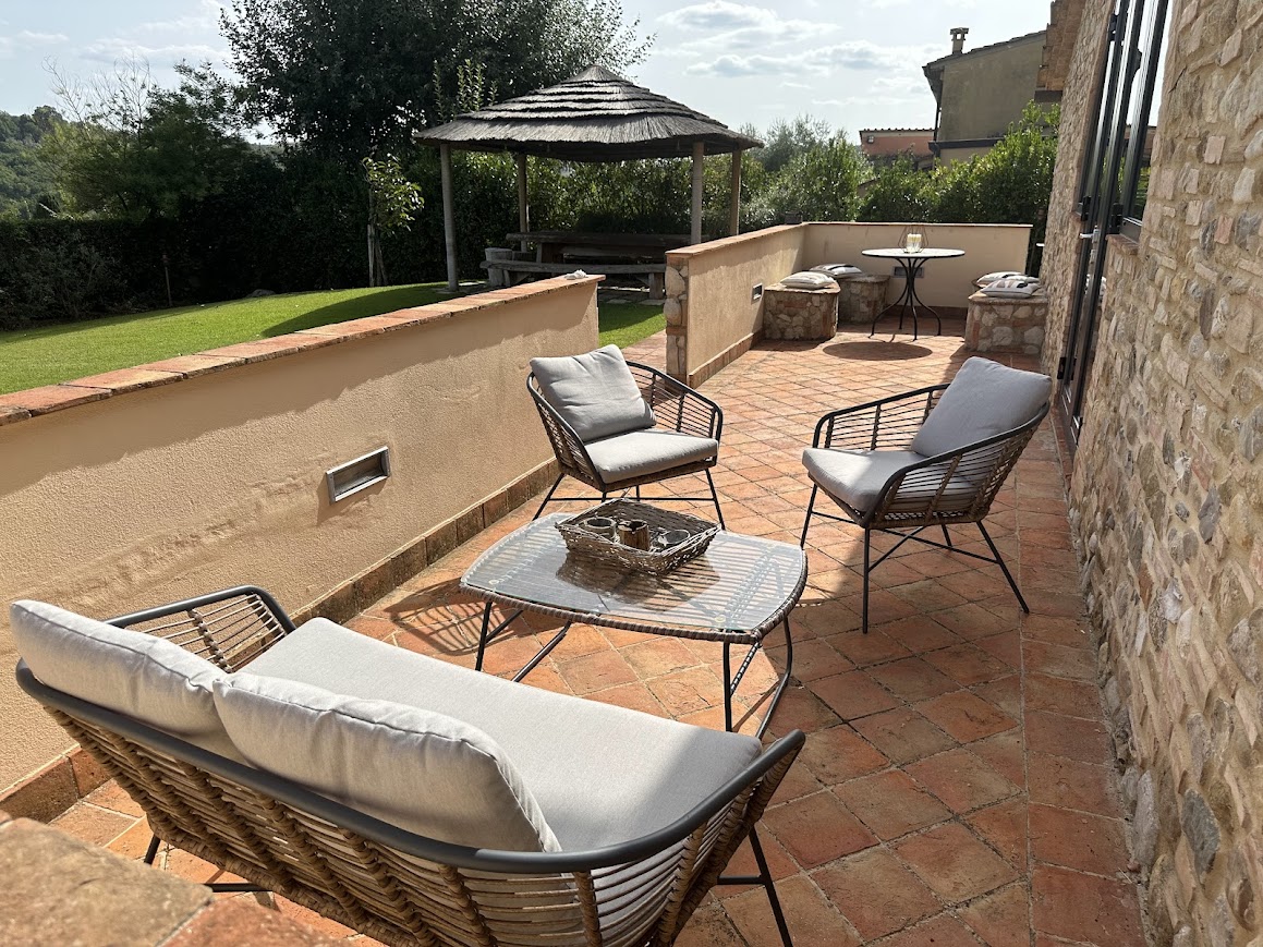 Esterni in pietra della villa