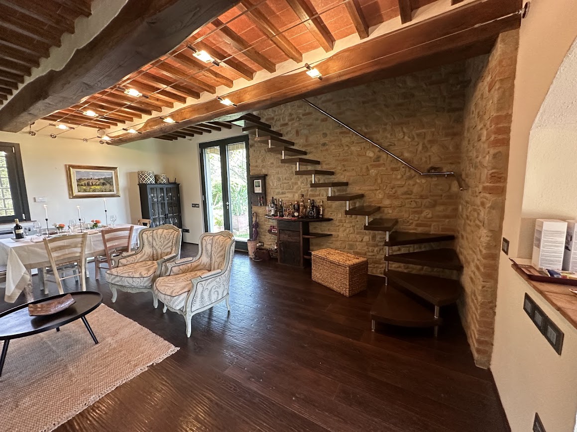Sala da pranzo con camino
